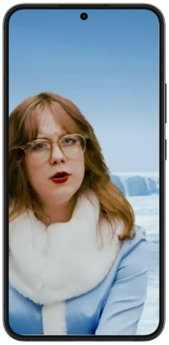 Presentadora en vivo de Ice Fishing en el estudio de Evolution con fondo helado